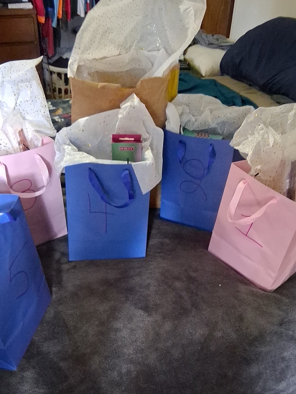 PICK A NO.BETWEEN 1-6. YOU GET 10 ITEMS PLUS JEWLERY.AT THE END WHEN I PULL NAME